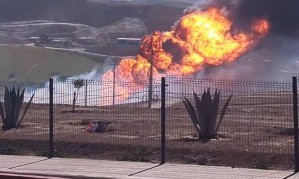 Pemex controla incendio en ducto de Rosarito, Baja California