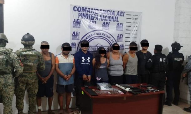 Cae presunta célula delictiva en Pinotepa Nacional; aseguran armas, droga y vehículos