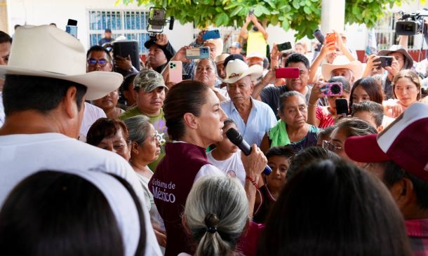 Claudia Sheinbaum llama a la ciudadanía a reflexionar: “Fíjense a quiénes eligen como presidentes municipales”