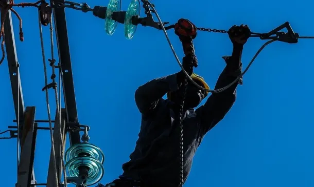 Colapsa la red eléctrica de Cuba y deja sin luz a unos 10 millones de personas