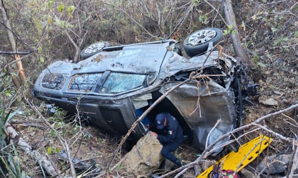 Julio Cárdenas, alcalde de Santa María Huatulco, sufre accidente automovilístico
