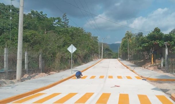Concluye pavimentación de calle Flores Magón en San Agustín Chayuco; benefician a 4 mil habitantes