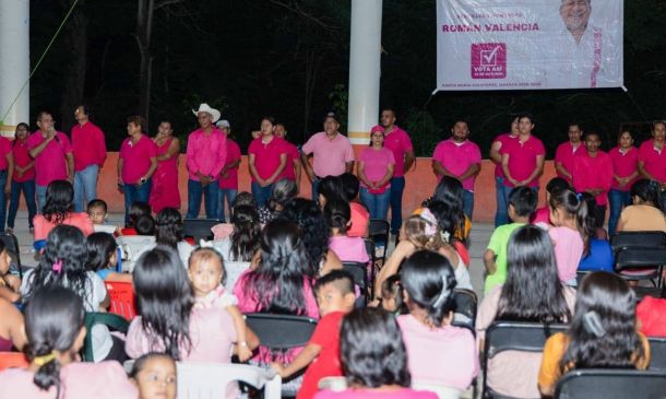 Visita de Román Valencia convoca a centenares en El Salitrero