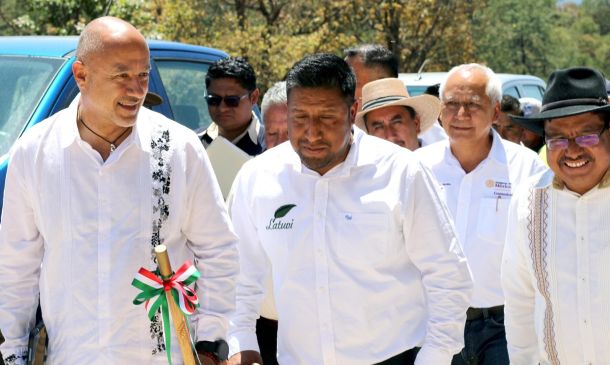 Impulsan carreteras en la Mixteca y Sierra de Juárez; benefician a comunidades indígenas de Oaxaca