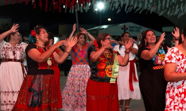 Lagunas vibra con el gran festejo del Grito de Independencia de Cruz Azul