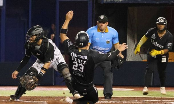 Rieleros hace rally de siete e inicia ganando la serie ante Guerreros