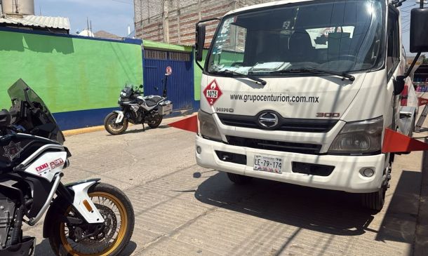 Aseguran pipa de gas irregular en Xoxocotlán; Policía Vial evita posible tragedia