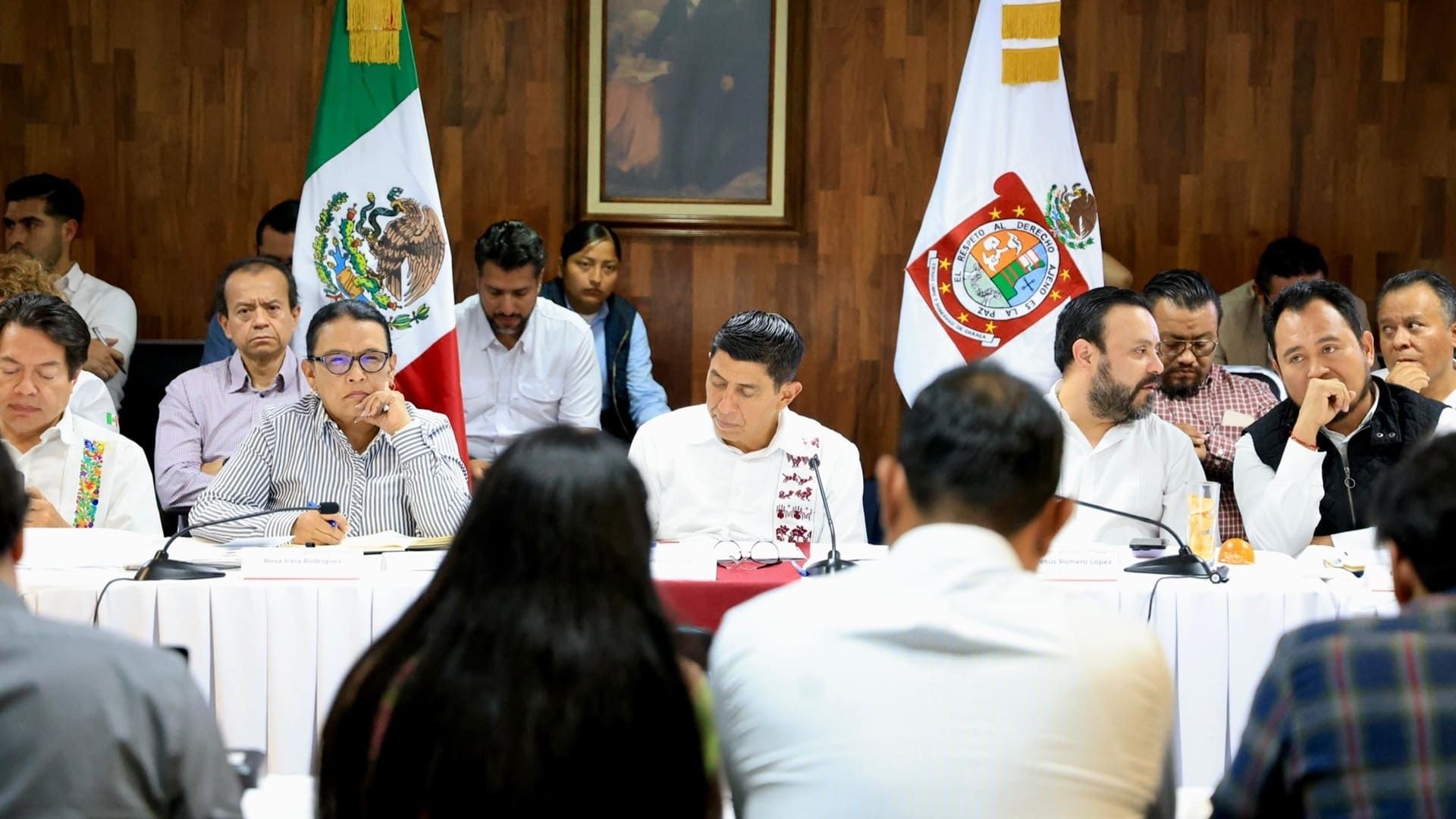 Jara Cruz tiende la mano al magisterio y reitera disposición para atender demandas legítimas