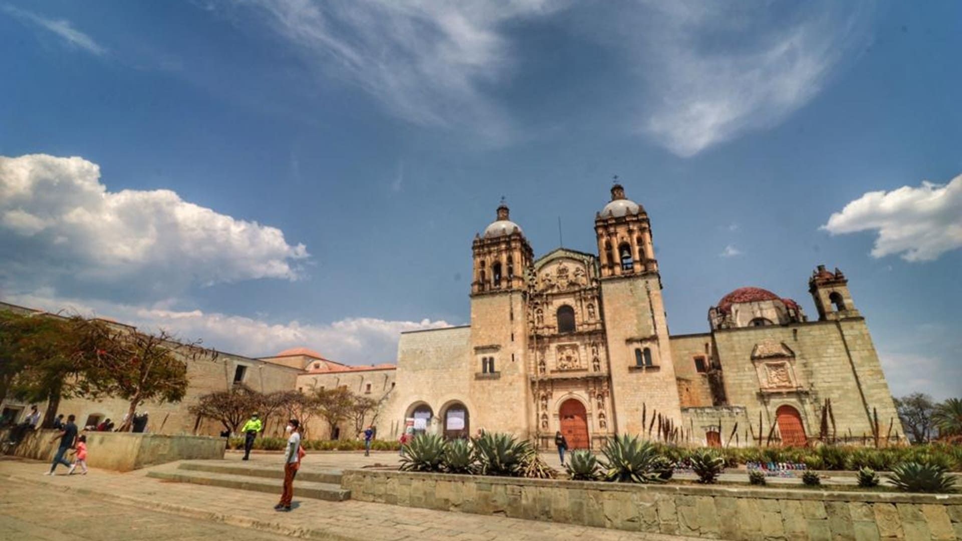 Con “Oaxaca brilla” el exconvento de Santo Domingo de Guzmán mejorar su iluminación exterior