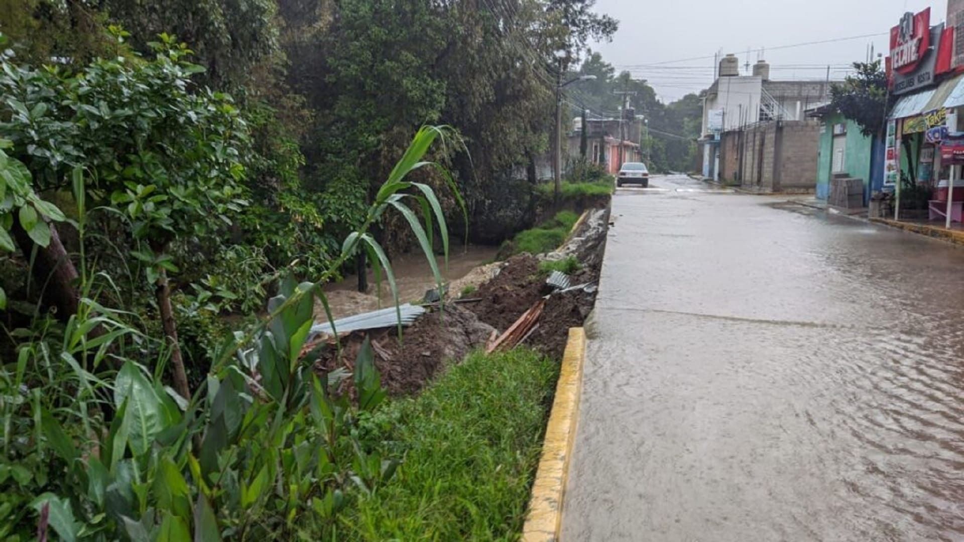 Huracán Erick en Oaxaca: se intensifica y alcanza la categoría 2 frente a las costas