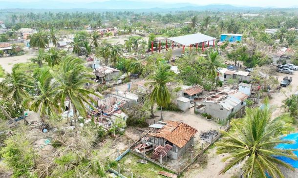 Avanza en El Azufre y Villa de Tututepec jornada de limpieza y apoyo comunitario