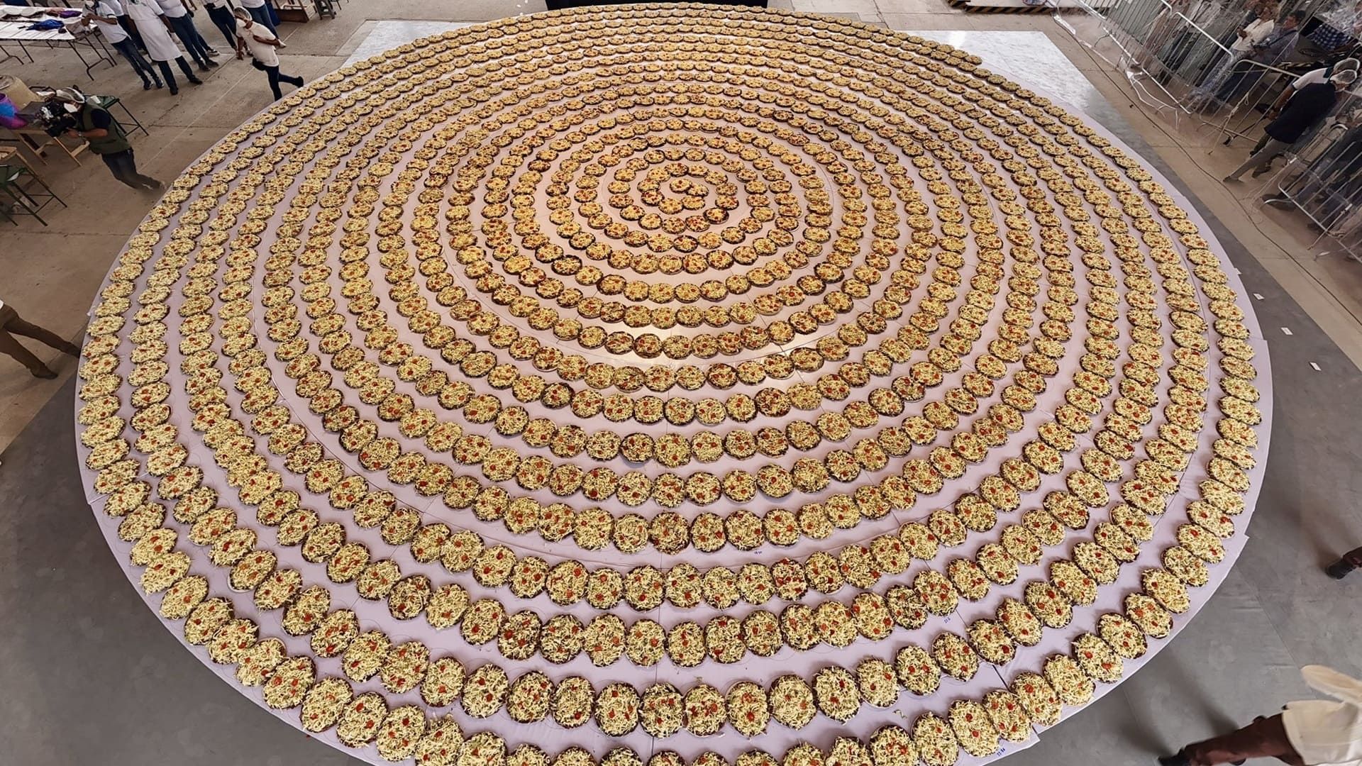 Oaxaca logra Récord Guinness con la línea de tlayuda más grande del mundo