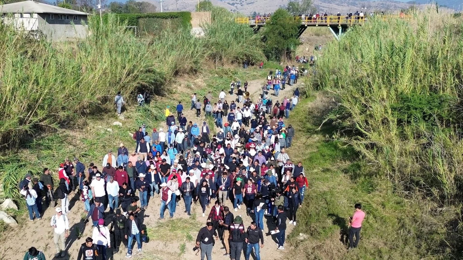 Magdalena Apasco participa en Mega Tequio de Limpieza por el río Atoyac