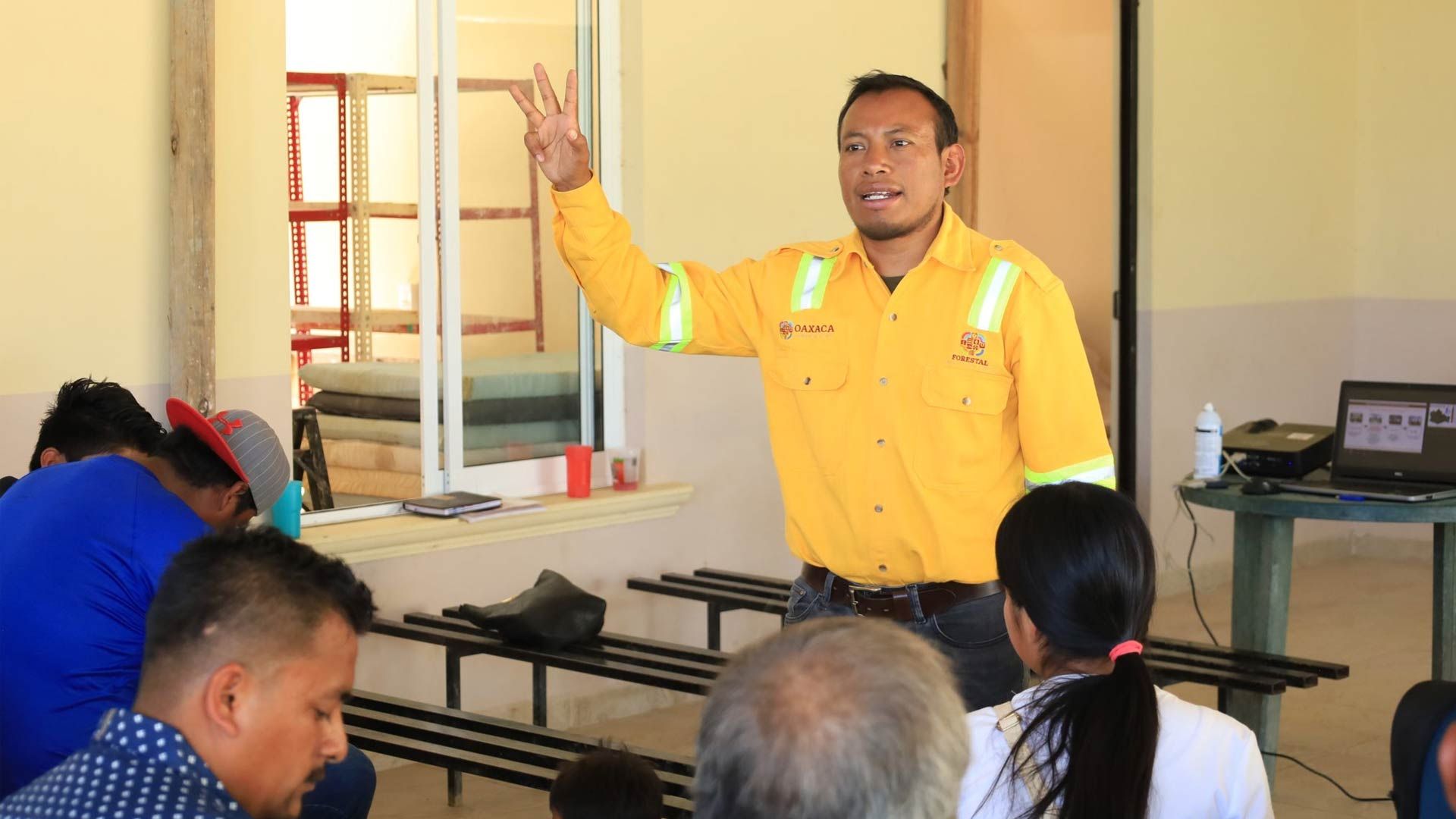 Capacitan a habitantes de El Chilar en el uso seguro del fuego para prevenir incendios forestales
