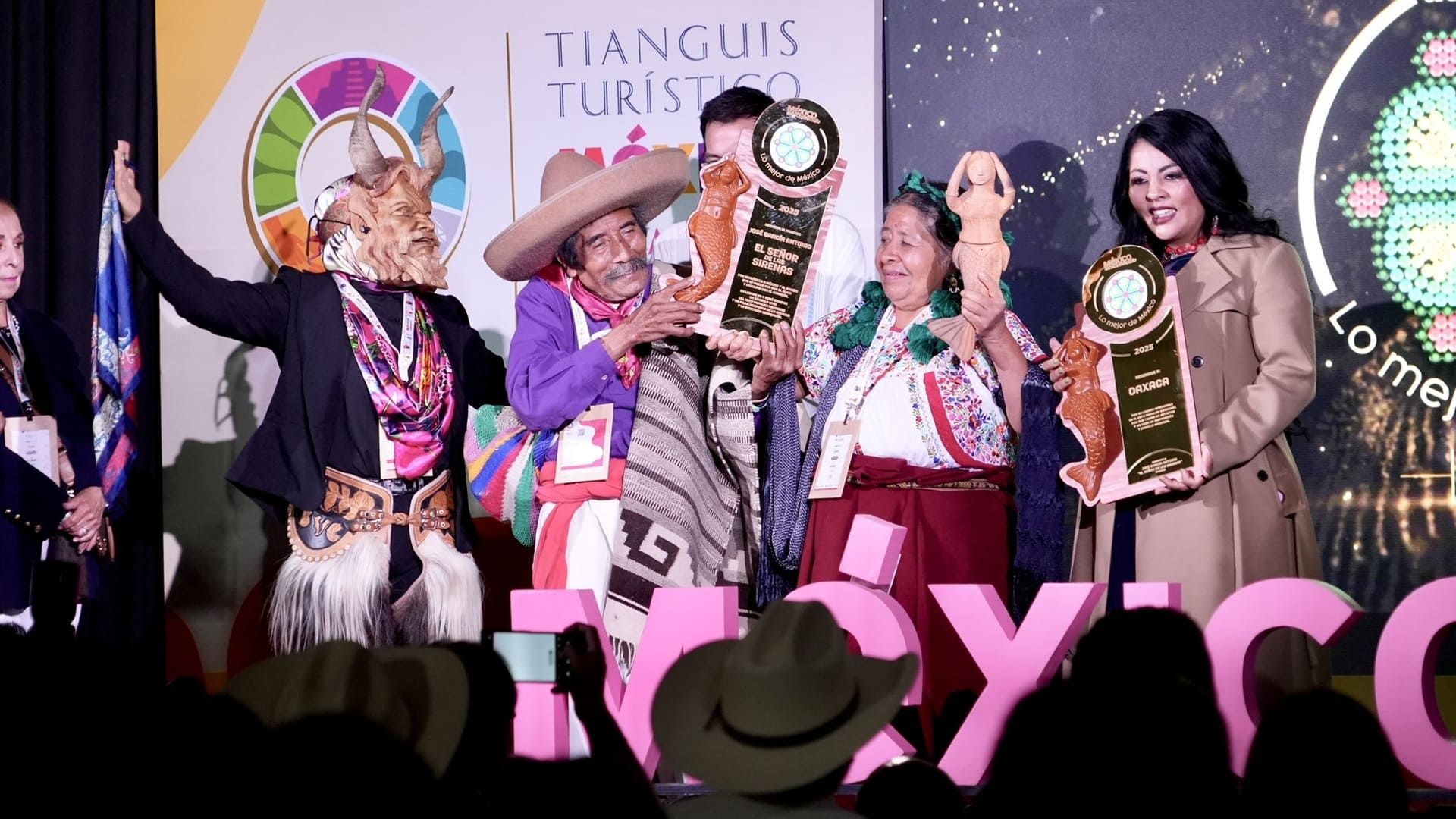 Rinden tributo al alfarero José García Antonio en la entrega de premios Lo Mejor de México 2025