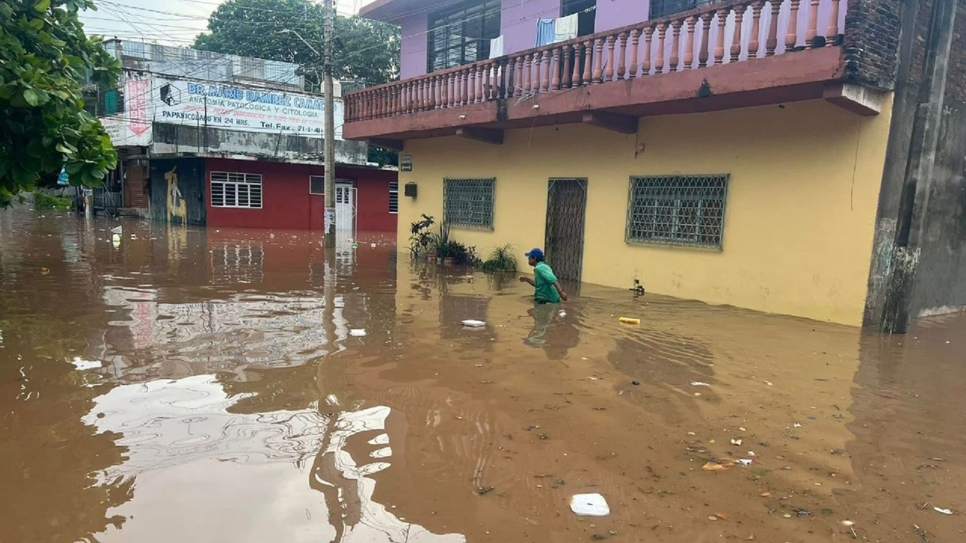 Desbordamiento del río Los Perros devasta 2 mil viviendas en Juchitán de Zaragoza