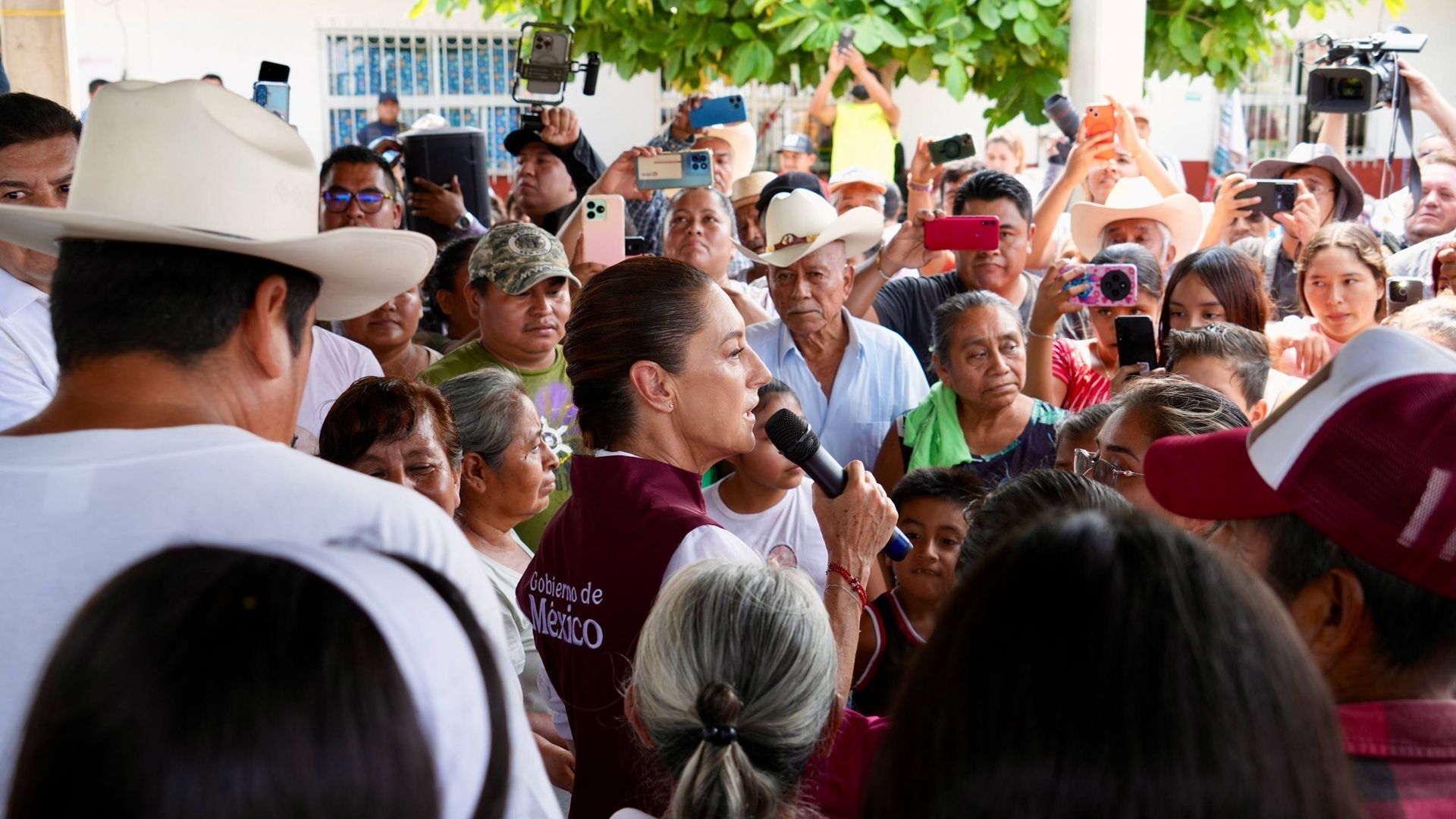 Claudia Sheinbaum llama a la ciudadanía a reflexionar: “Fíjense a quiénes eligen como presidentes municipales”