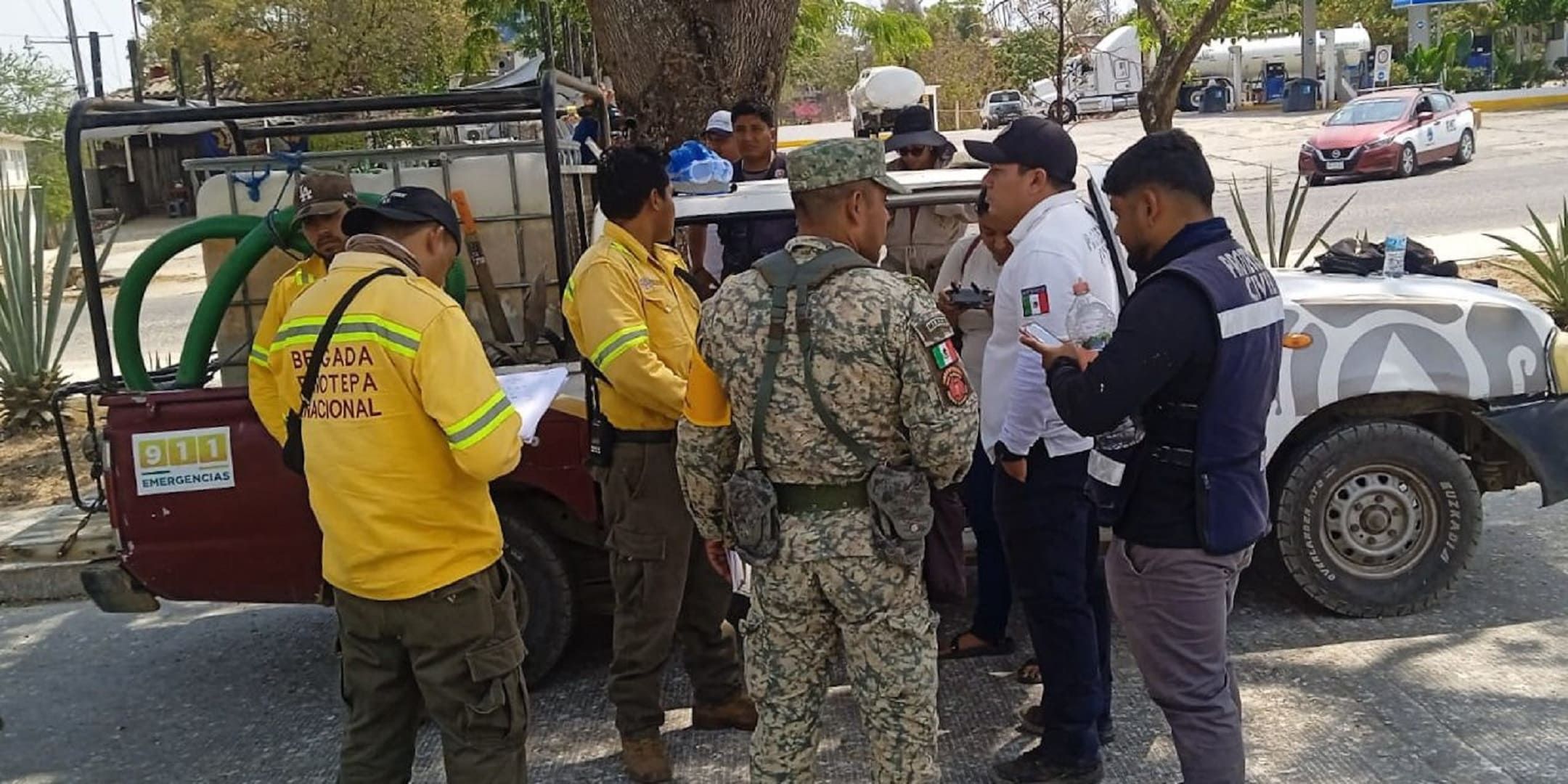 Brechas cortafuego y despliegue de brigadas en Pinotepa Nacional por incendio forestal