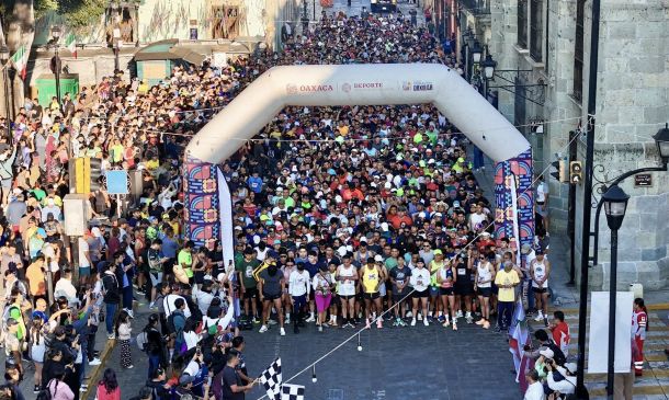Más de 4 mil corredores celebran la carrera atlética ‘¡Viva México y el Deporte!’