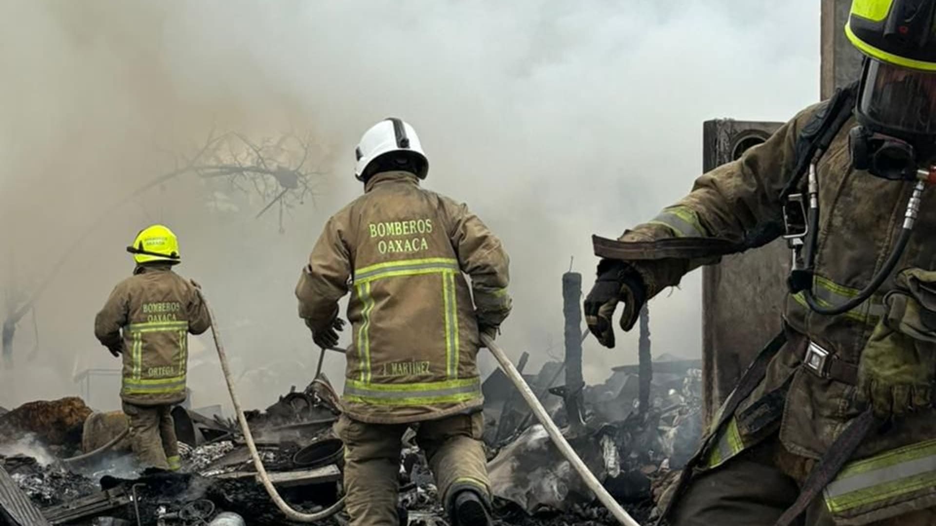 Se incendia basurero clandestino en San Francisco Lachigoló