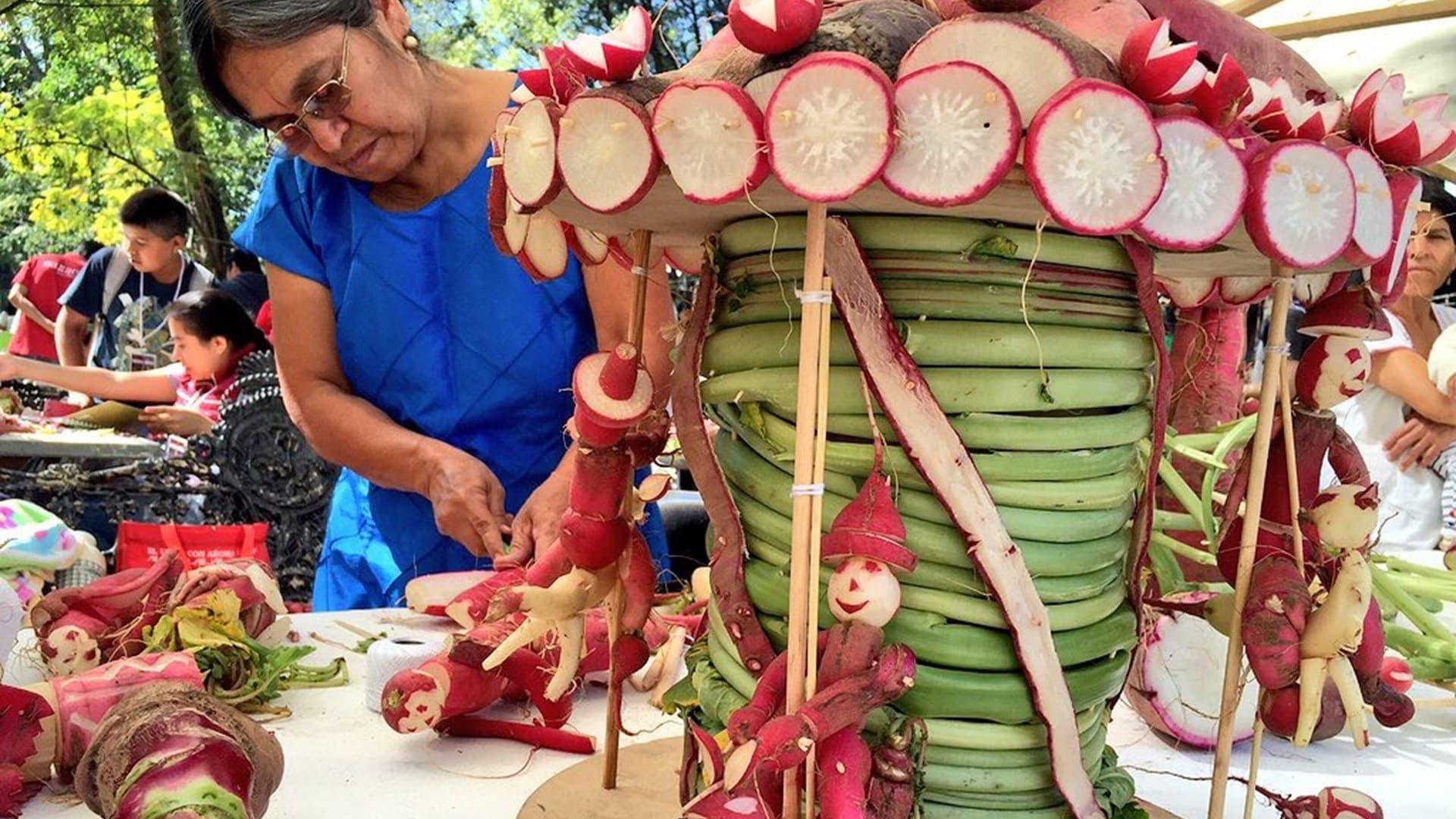 Inicia la preparación para la Noche de Rábanos 2025 con la siembra simbólica en El Tequio