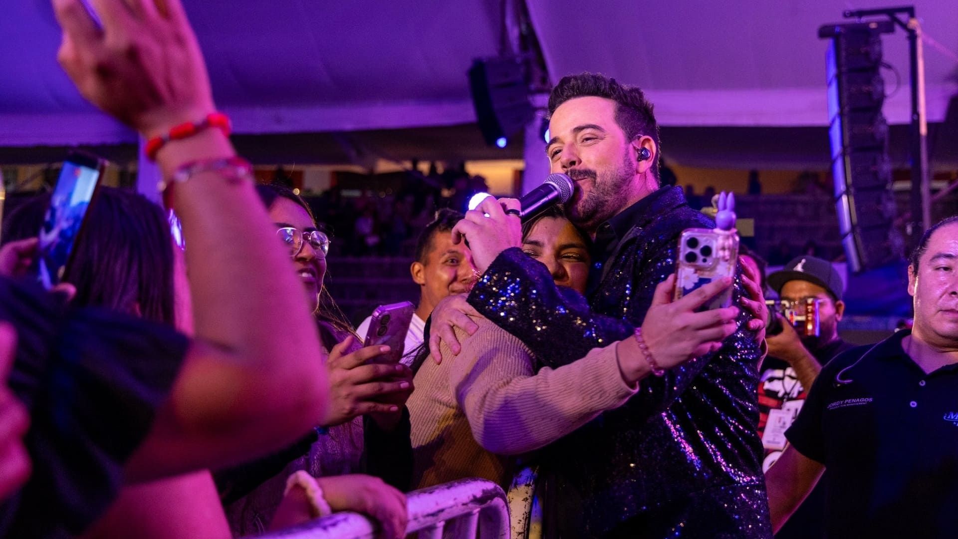 Mane de la Parra: Música, romanticismo y energía en la Plaza de la Danza