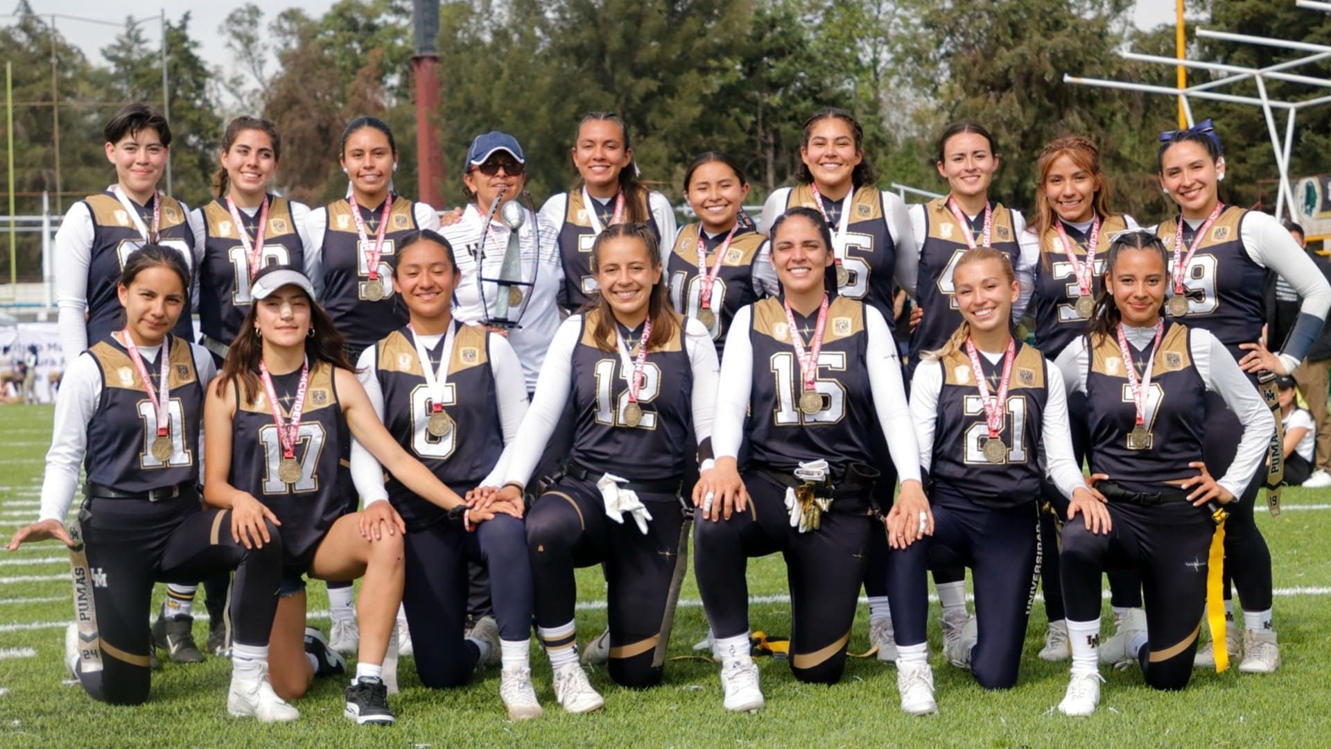 ¡Campeonas! Pumas CU femenil de flag se corona en torneo ráfaga