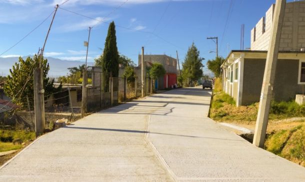 Entregan obra de pavimentación en la colonia Membrillos de Tlaxiaco