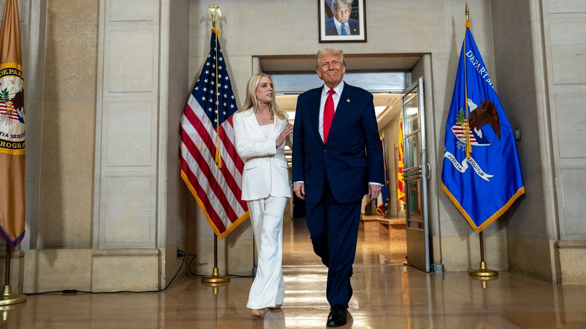 Trump insiste en desplegar militares en México; Sheinbaum responde con un no rotundo