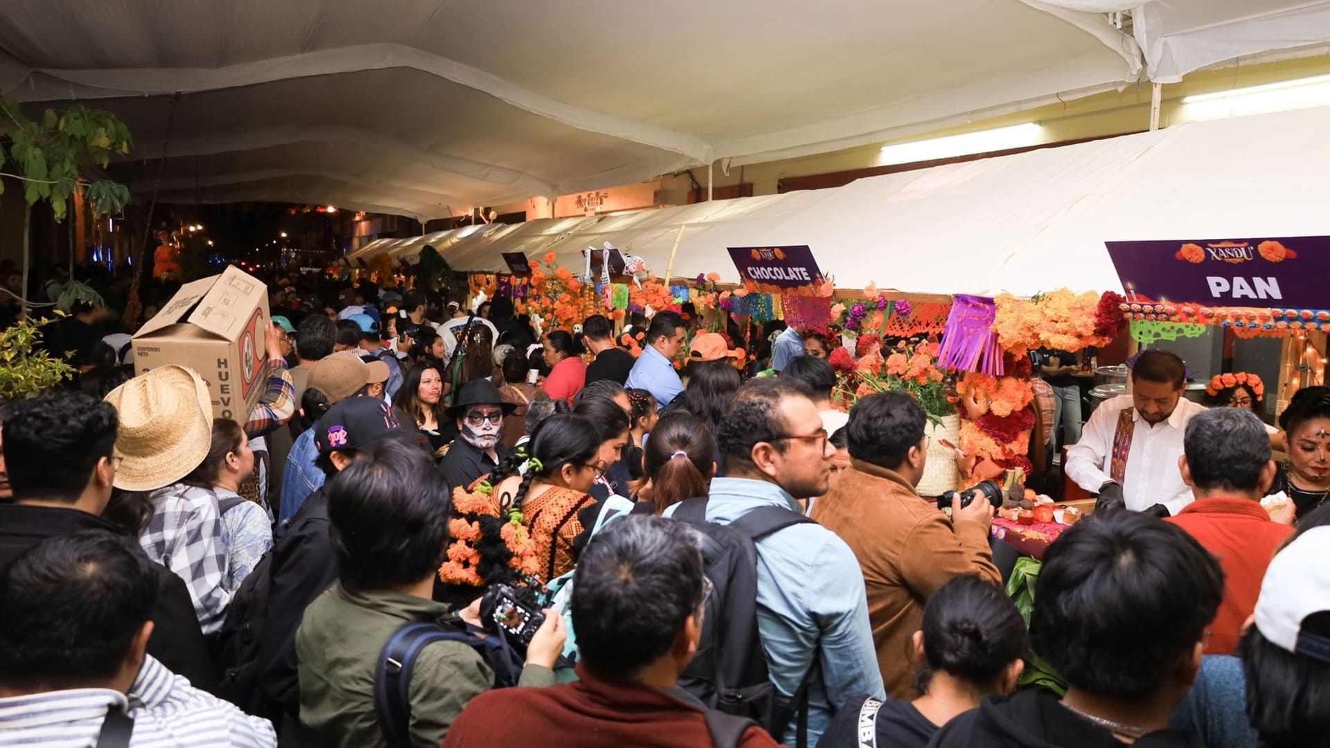 Chocolate, café, pan y tamales protagonizan la Verbena Popular Xandú en Oaxaca