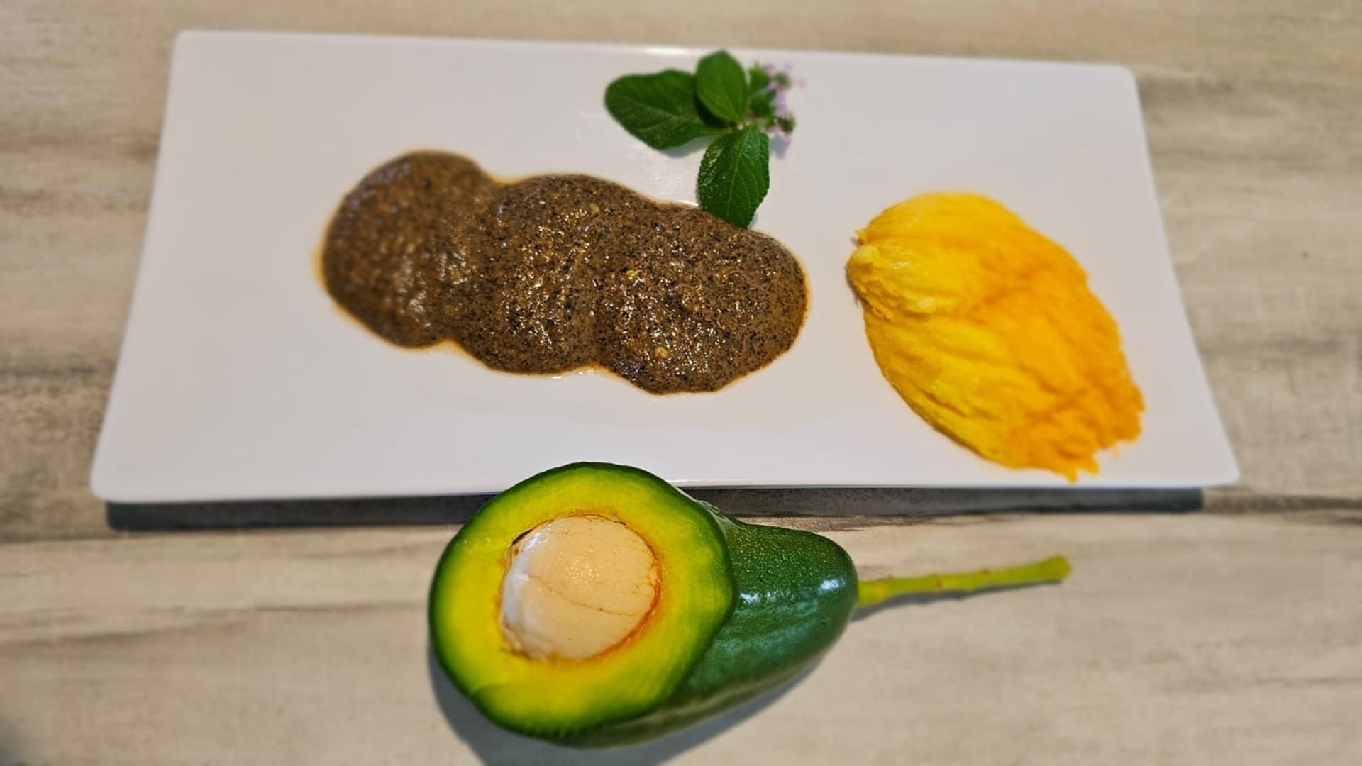 Mole de chicatana, arte culinario cuyo ingrediente principal nace en profundos nidos