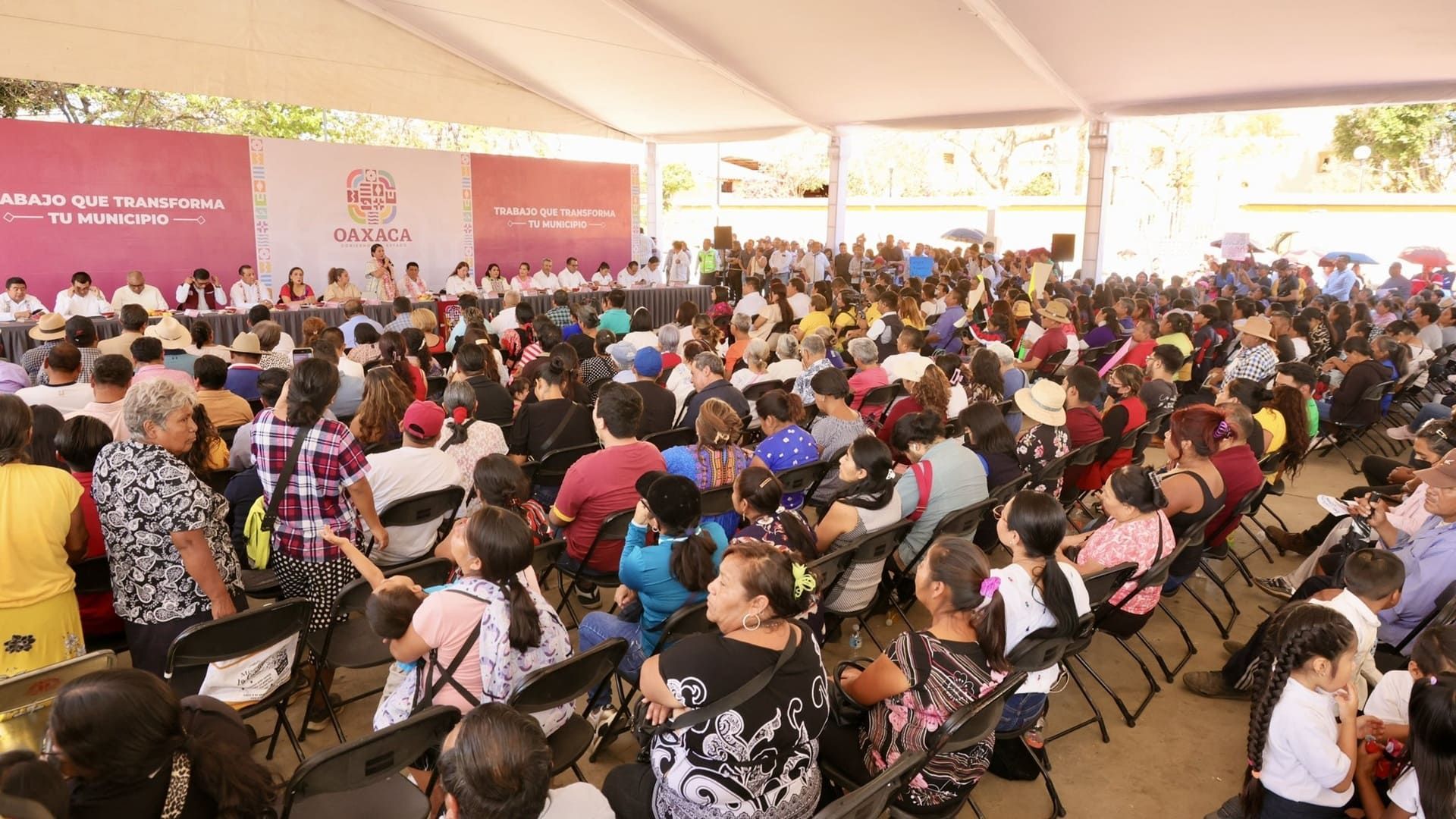 Rehabilitan carretera de Arrazola, en Santa Cruz Xoxocotlán