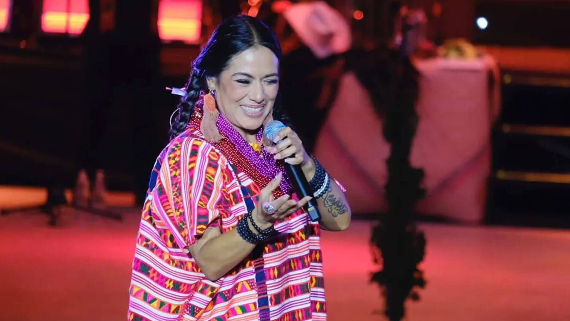 Cautiva Lila Downs con su concierto ‘Conjuro’, en la Guelaguetza