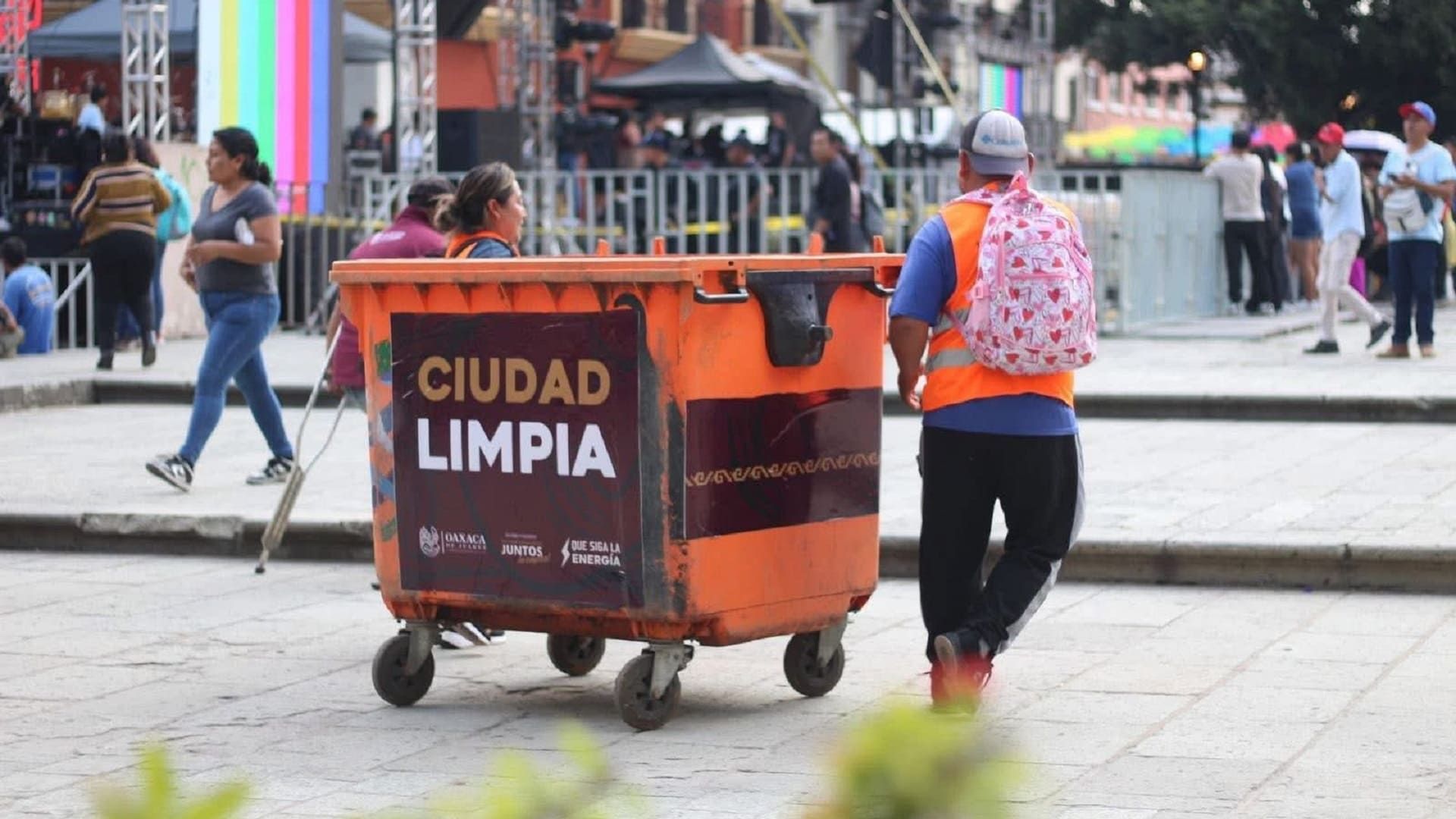 Refuerzan labores de recolección de basura en el centro de la capital