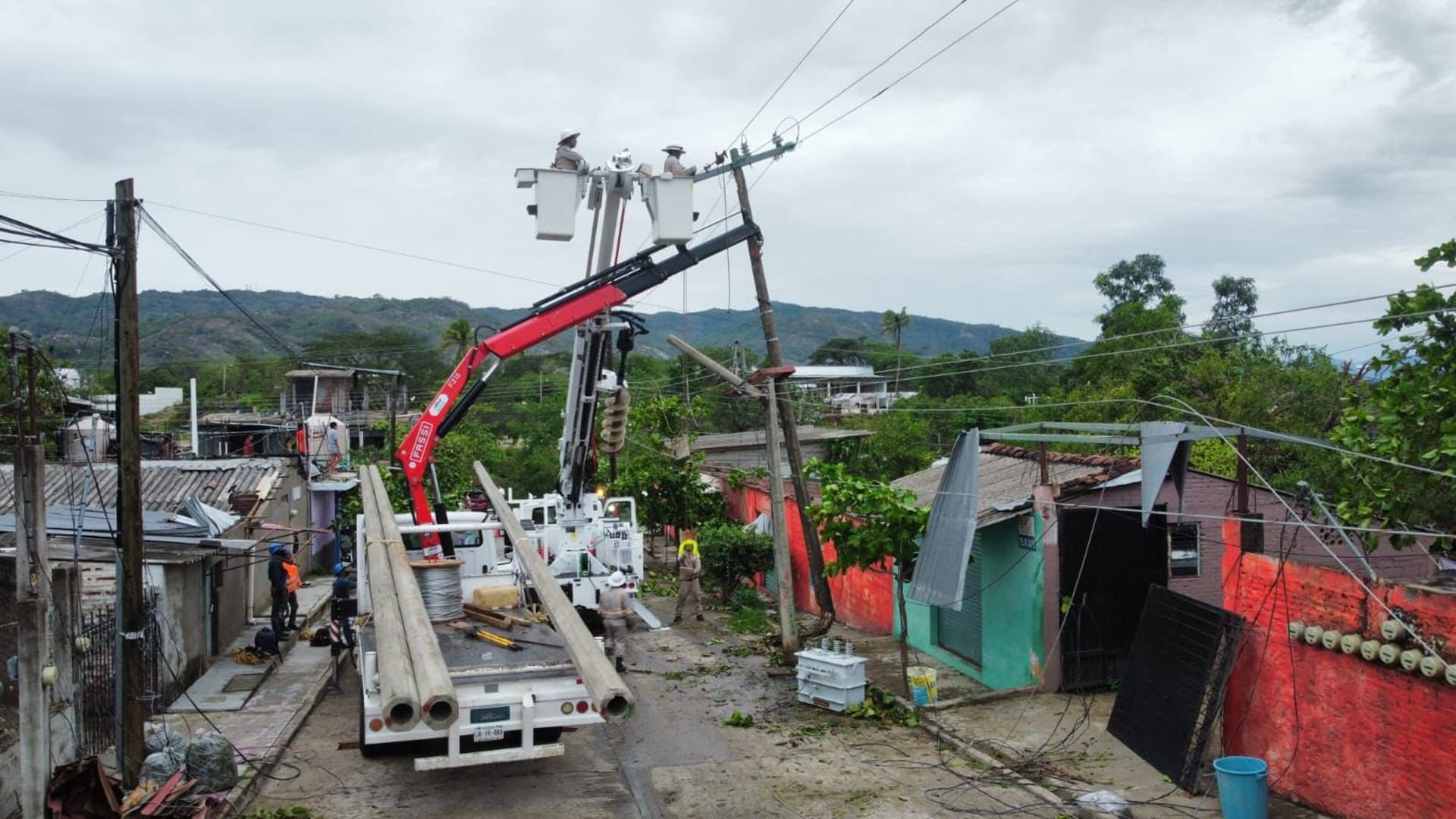 De 10 a 40 mil pesos los apoyos entregados a damnificados del huracán Erick
