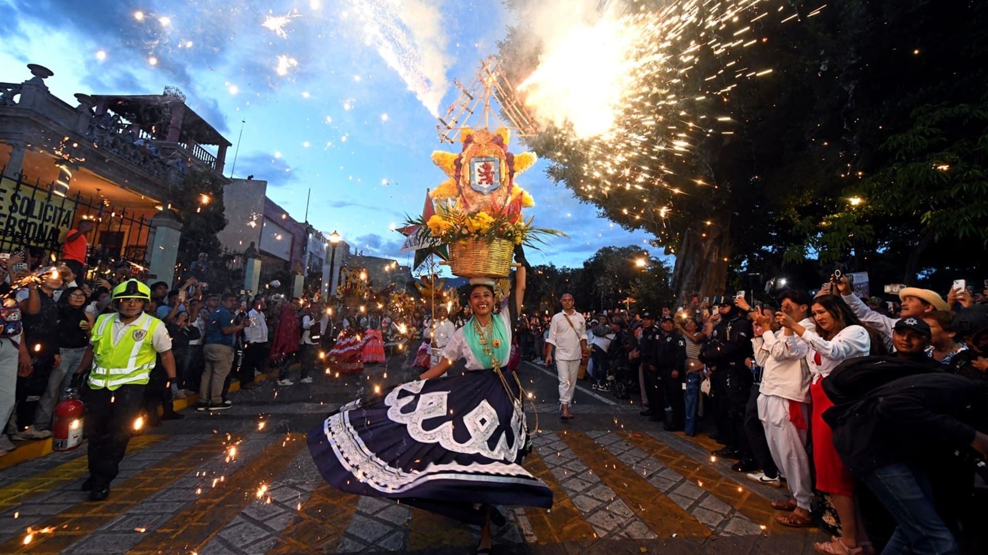 Todo listo para el segundo desfile de delegaciones de la Guelaguetza 2025