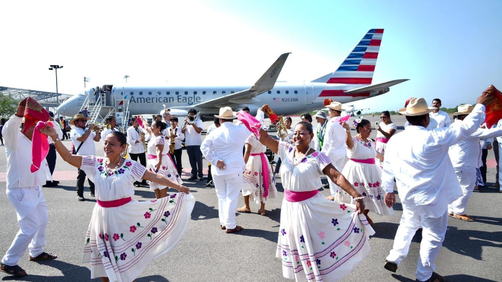 Puerto Escondido recibe segundo vuelo internacional procedente de Dallas
