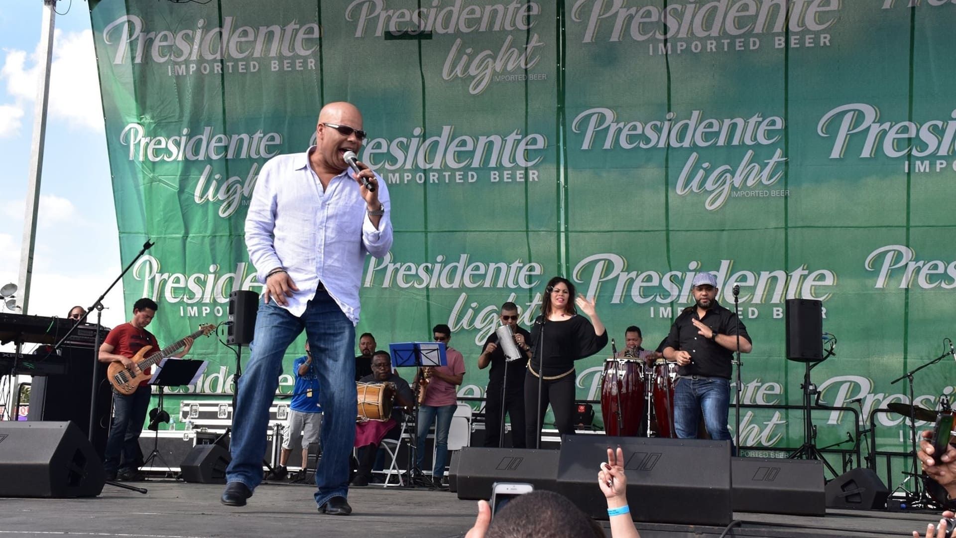 Muere merenguero Rubby Pérez tras derrumbe en República Dominicana