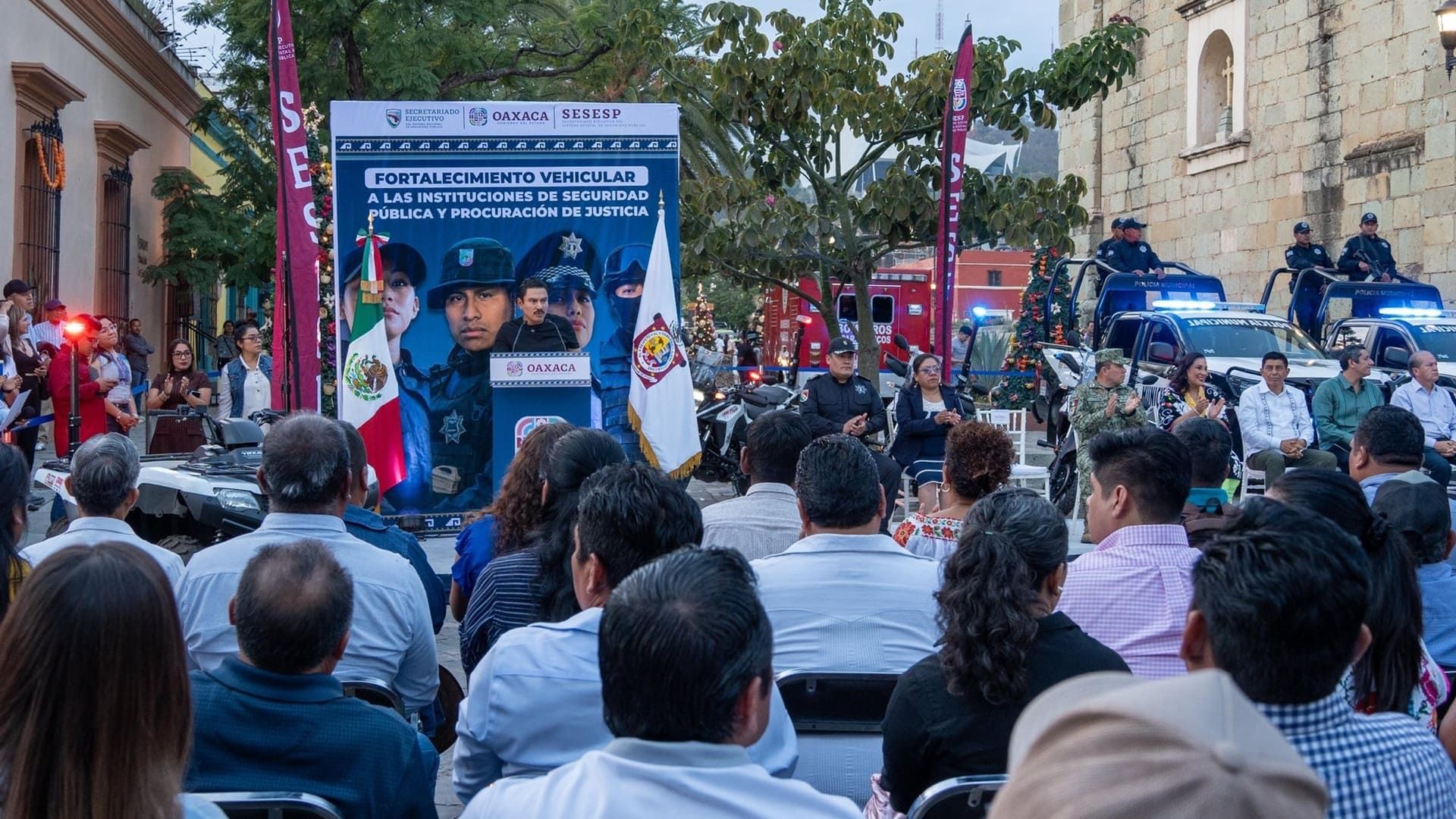 Ray Chagoya llama a fortalecer la paz tras entrega de motopatrullas en Oaxaca de Juárez