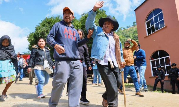 Regresan a Guadalupe Victoria 63 familias desplazadas por la violencia