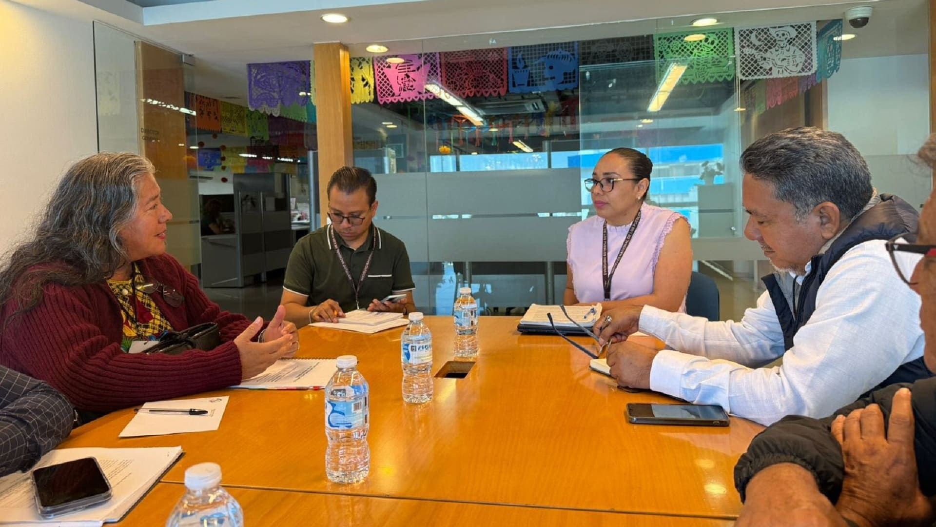 Luisa Cortés, Román Valencia y Lucía Michel Rupit sostienen reunión de trabajo en el INPI