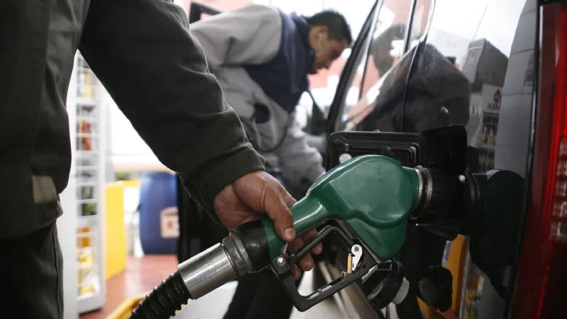 Gasolina en máximo 24 pesos, meta de Claudia Sheinbaum