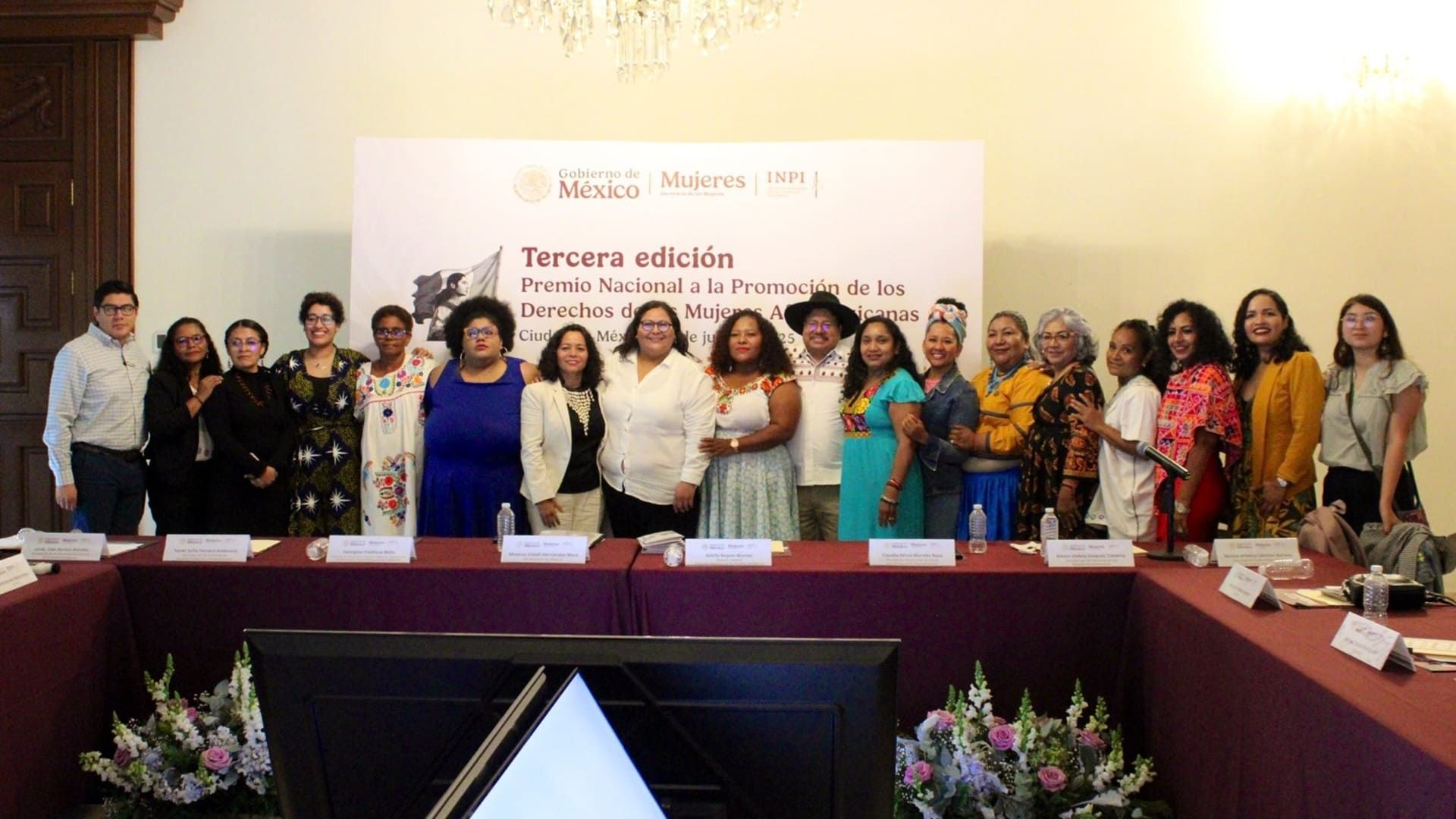 Galardonan a 10 mujeres afromexicanas defensoras de la inclusión