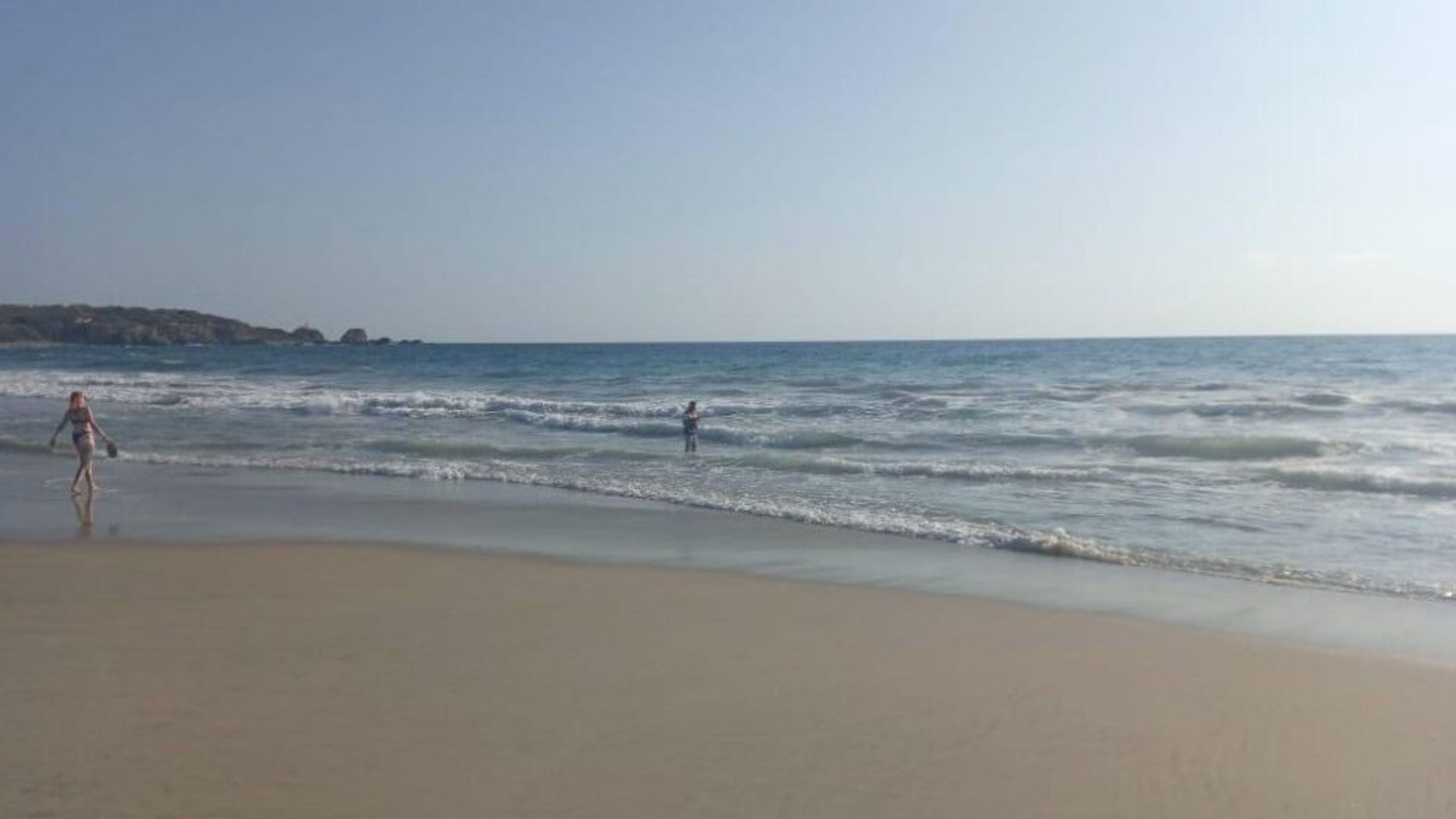 SSO realiza muestreo de agua de mar ante la presencia de manchas rojas en playa Chahué