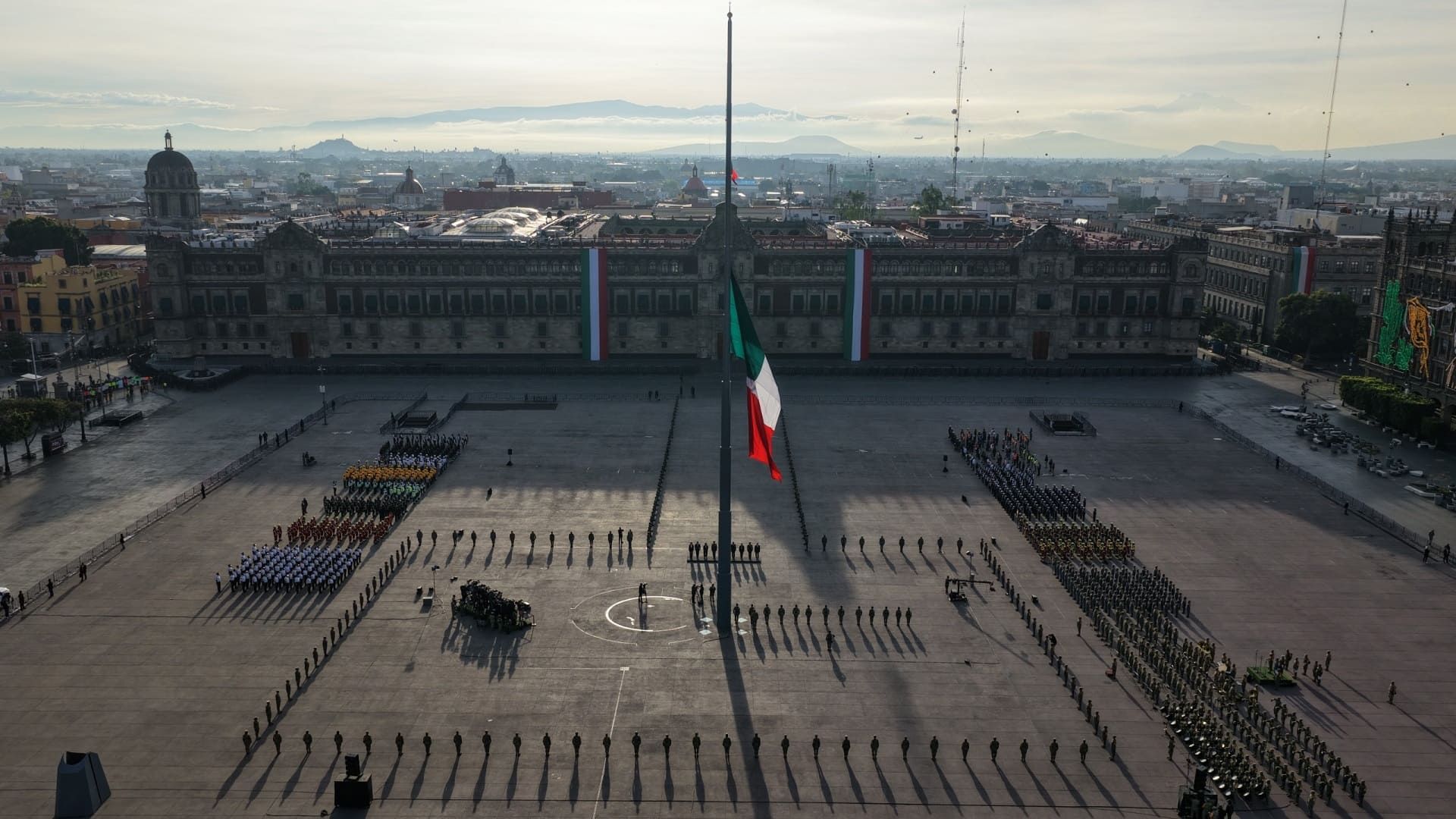 Encabeza Sheinbaum ceremonia en memoria de las víctimas de los sismos de 1985 y 2017