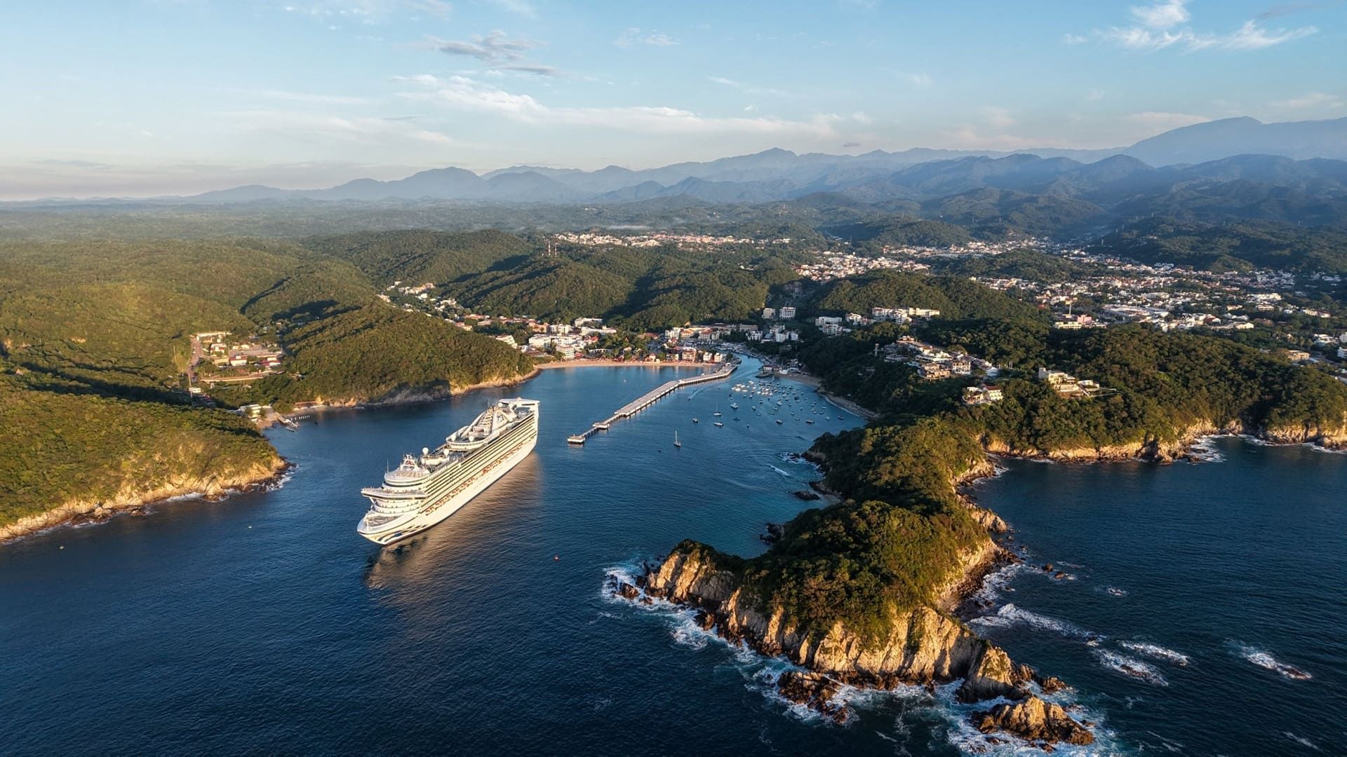 Llegada de cruceros a Huatulco genera más de 30 millones de pesos