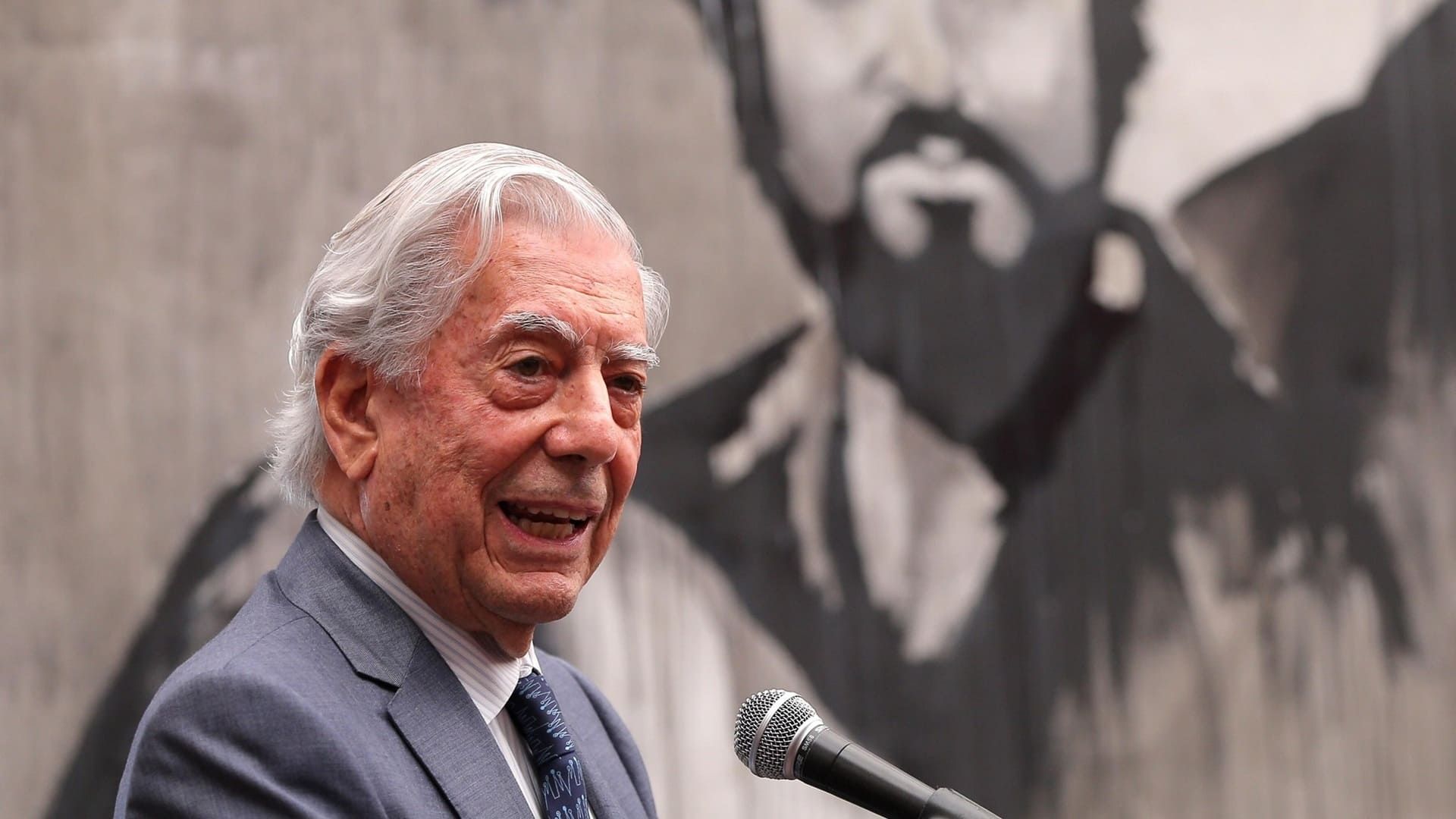 Muere Mario Vargas Llosa a los 89 años; uno de los gigantes de la literatura universal