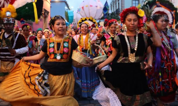 Fulgor, música y colorido en el arranque en el primer Convite de la Guelaguetza 2025