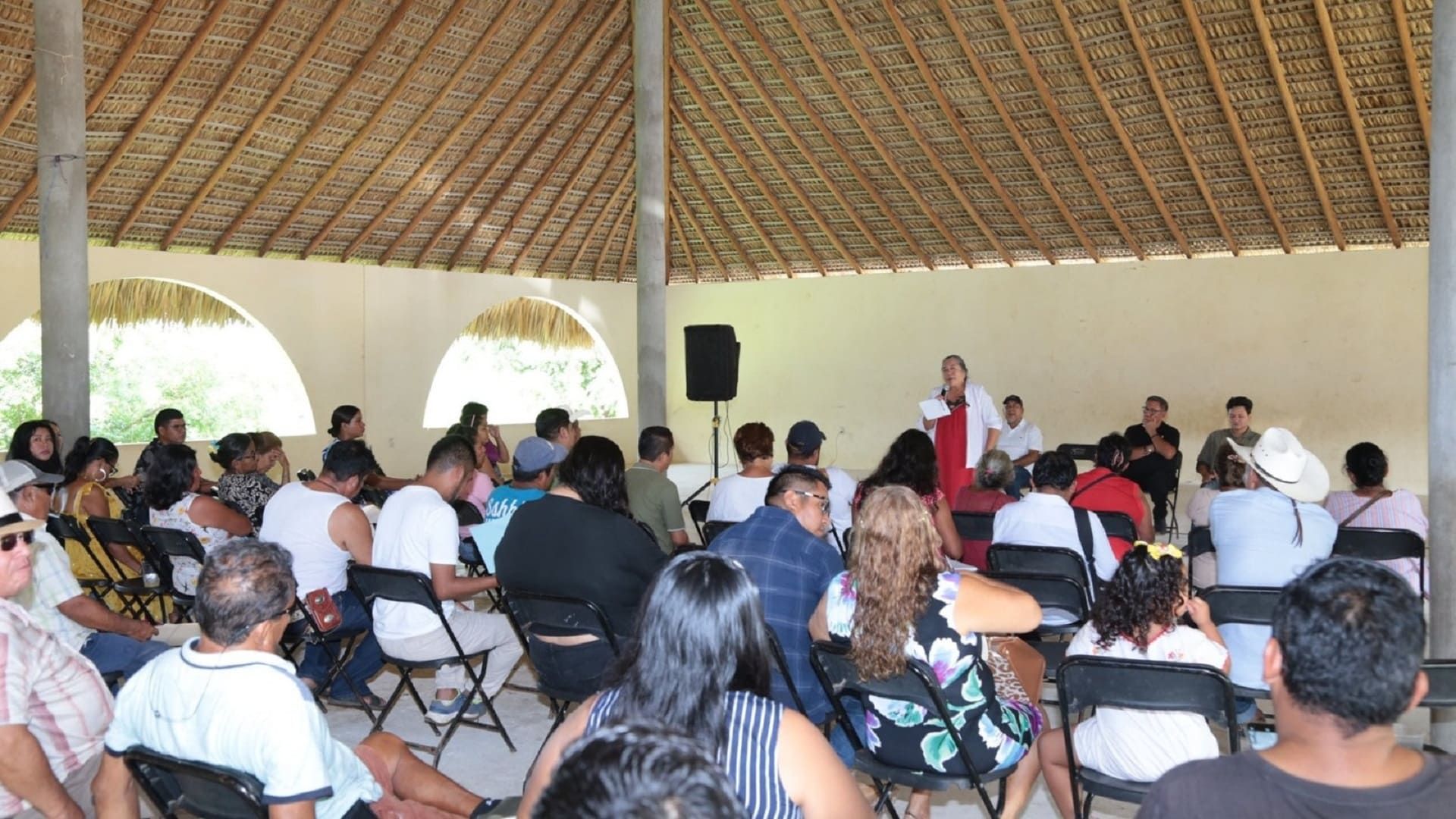 Senadora Luisa Cortés acude a Santa María Colotepec