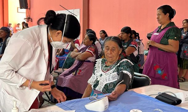 Servicios de Salud de Oaxaca arranca “Respirar sin Humo”, campaña contra la EPOC en San Sebastián Abasolo